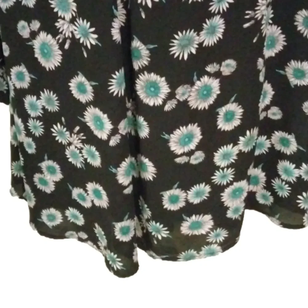 EXPRESS xs Flowy little floral dress. Retro/ Y2K Ish. Boho Vibes For Sure.